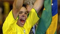 Kerlon mulai melejit saat mengantar Brasil menjuarai Piala Amerika Selatan U-17 2005. Pemain yang dikenal dengan dribel kepalanya ini lantas direkrut Inter Milan dari Cruzeiro, tapi kemudian kariernya malah meredup. Sempat dipinjamkan ke Chievo, Ajax, bertualang ke Jepang, Amerika Serikat, hingga Malta, Kerlon lantas pensiun di usia 29 tahun. (Foto: Andrew ALVAREZ / AFP PHOTO)