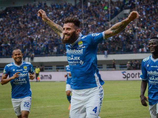 Persib Bandung Hajar Arema FC 2-0