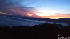 Potret Puncak Gunung Payung yang Datangkan Ribuan Pendaki