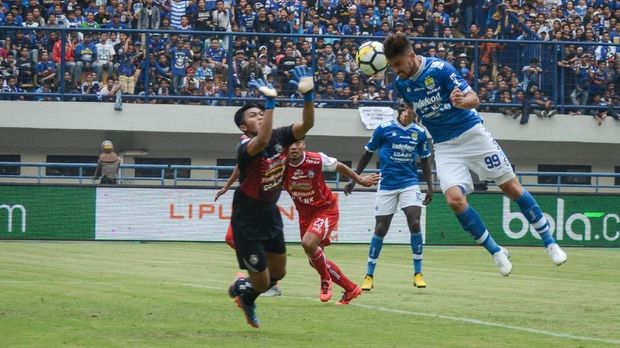 Jonatan Bauman memberikan assist untuk gol kedua Persib.