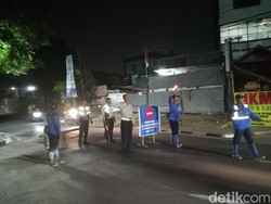 Ada Galian Saluran Air, Jalan Kahfi Ditutup hingga Pukul 03.00 WIB