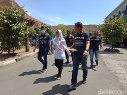 Dokumen-dokumen Ini Diambil Saat Kantor Dispendik Jember Digeledah