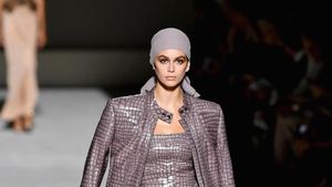 Baru Jadi Model, Putri Cindy Crawford Mendominasi New York Fashion Week