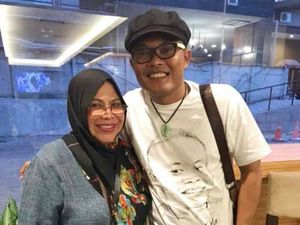 Sule Enggan Komentari Perihal Ibunda Lina yang Tinggal di Rumahnya Sule Enggan Komentari Perihal Ibunda Lina yang Tinggal di Rumahnya