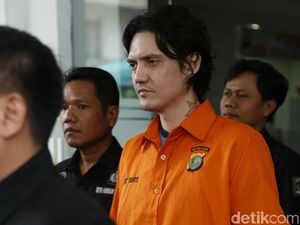Polisi Bilang Pemasok Narkoba ke Ozzy Albar Lebih dari 1 Orang Polisi Bilang Pemasok Narkoba ke Ozzy Albar Lebih dari 1 Orang