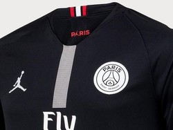 Ini adalah tampak dekat jersey Paris Saint-Germain yang bakal digunakan di ajang Liga Champions. Bagaimana menurut Anda? (Instagram @PSG_Inside)