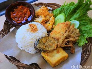 Ayam Geprak Geprek: Gurihnya Ayam Geprek Fillet Disiram Dabu-dabu
