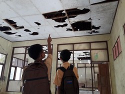 SDN Ridogalih Kehilangan Murid karena Sekolah Rusak Berat
