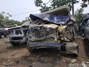 Bangkai Mobil Bekas Kecelakaan Bikin Apes?