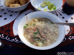 Gurih Alami Soto Kuali Pak Di yang Jadi Klangenan Pak Harto