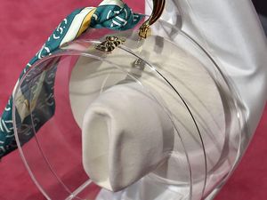 10 Tas dari New York Fashion Week yang Akan Kamu Incar Untuk 2019