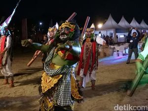 Foto: Buto Ijo Raksasa & Kemeriahan Festival Petitenget