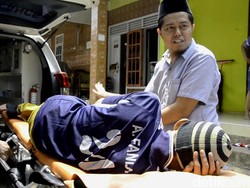 Didatangi Bupati Batang, Afandi Dibawa ke Rumah Sakit