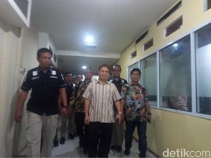 14 Jam Diperiksa Polisi, Nur Mahmudi Minta Tidak Ditahan 14 Jam Diperiksa Polisi, Nur Mahmudi Minta Tidak Ditahan