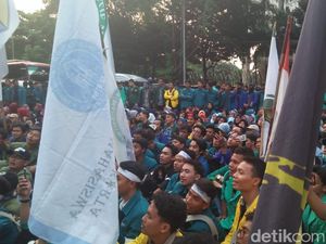 Cara BEM SI Cegah Perusuh: Buat Pagar Hidup dan Wajib Pakai Jaket Almamater Cara BEM SI Cegah Perusuh: Buat Pagar Hidup dan Wajib Pakai Jaket Almamater
