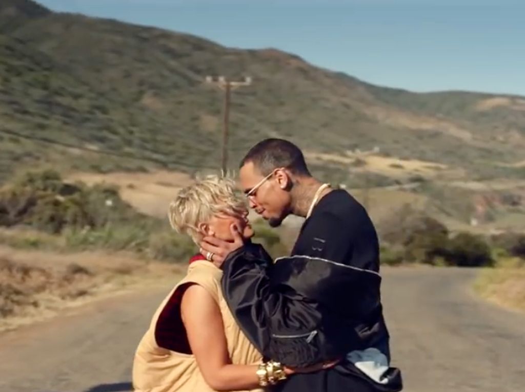 Siwon Kasih Tiga Jempol untuk Klip Mesra Agnez Mo dan Chris Brown Siwon Kasih Tiga Jempol untuk Klip Mesra Agnez Mo dan Chris Brown