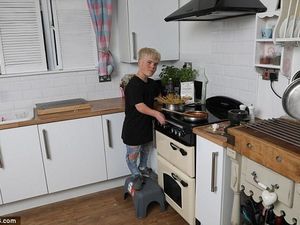 Ditolak Sekolah Masak Karena Kerdil, Remaja Ini Malah Bekerja di Restoran Michelin Ditolak Sekolah Masak Karena Kerdil, Remaja Ini Malah Bekerja di Restoran Michelin
