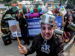 Video: Massa Demo Demokrat, Desak Roy Suryo Kembalikan Aset Negara