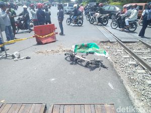 Perlintasan Kereta di Tengah Kota Surabaya ini Makan Korban Jiwa