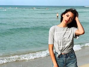 Foto: Liburannya Penyanyi & Model Cantik Celine Farach