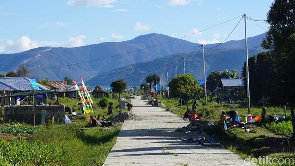 Potret Kampung Unik di Atas Pegunungan Papua Barat