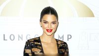 10 Gaya Terseksi Kendall Jenner yang Foto Intimnya Tersebar di Internet