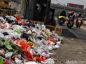 Dear Pak Anies, Warga Cilincing Keluhkan Tumpukan Sampah!