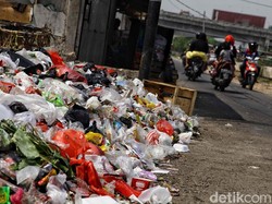 Dear Pak Anies, Warga Cilincing Keluhkan Tumpukan Sampah!