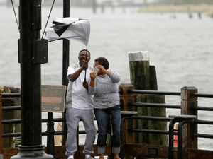 Warga AS Malah Bahagia Diterjang Banjir Akibat Badai Florence
