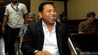 Setya Novanto Cekikikan di Sidang e-KTP