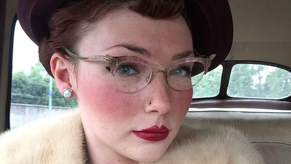 Potret Unik Pasangan yang Hidup Jadul Seperti di Era 40an