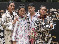 Tities Sapoetra Gandeng Paula Verhoeven Untuk Fashion Show di Paris