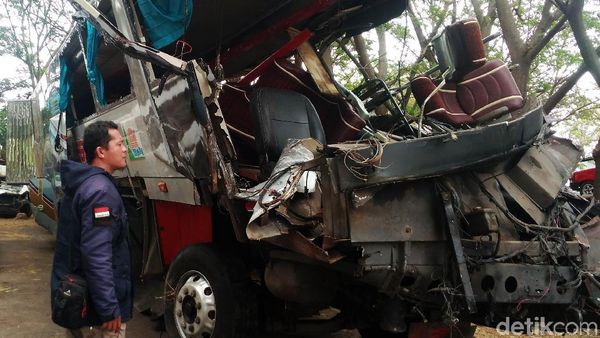 Hajar Truk, Bus Siliwangi Ringsek, 3 Penumpang Tewas