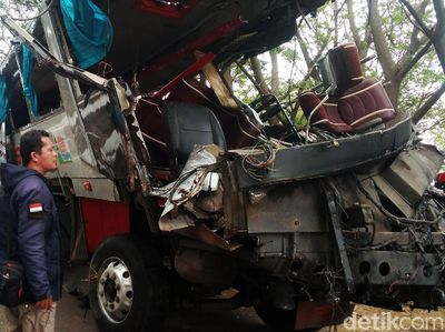 Hajar Truk, Bus Siliwangi Ringsek, 3 Penumpang Tewas