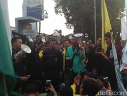 Kemenkeu Tolak Teken Kontrak Tuntutan, Massa BEM SI Bertahan