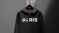 Jaket ini jadi salah satu barang yang patut dimiliki. Jaket Paris ini disebut-sebut bakal jadi primadona di kalangan penggemar fesyen. (Instagram @PSG_Inside)