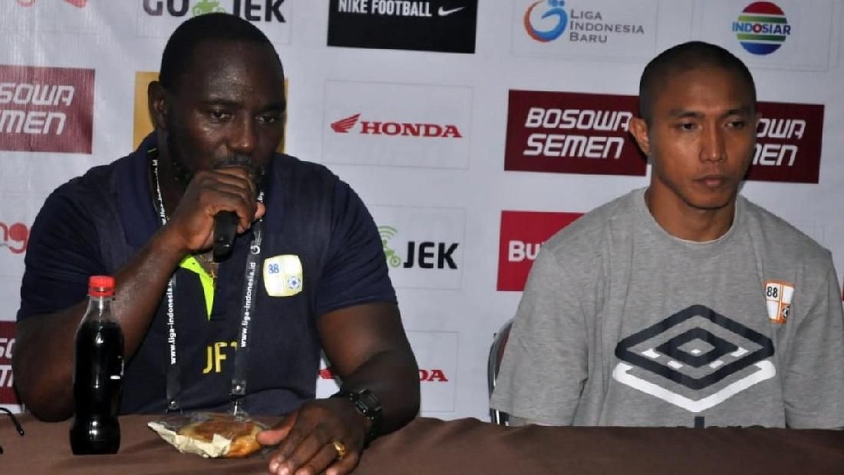 Jakcsen F Tiago akan dievaluasi. (Reinhard Soplantila/detikSport)