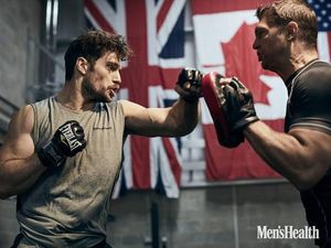 Dikabarkan Pensiun Jadi Superman, Tubuh Kekar Henry Cavill Tetap Terjaga