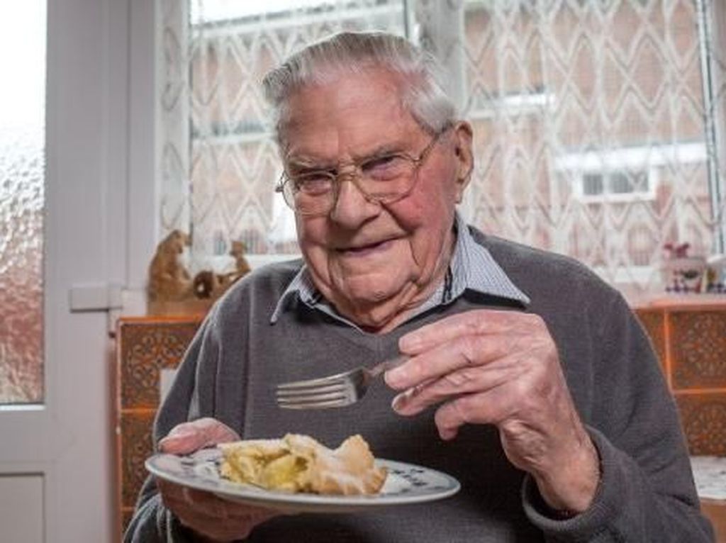 Ternyata Makanan Manis Jadi Rahasia Panjang Umur Pria 100 Tahun Ini
