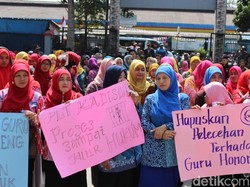 Disebut Ilegal, Guru Honorer di Garut Mogok Mengajar