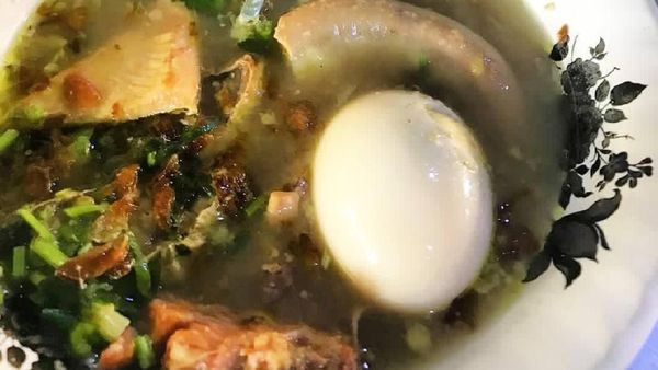 Sluurp! Hangatkan Perut Pagi Ini dengan Sarapan Soto Madura
