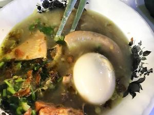 Sluurp! Hangatkan Perut Pagi Ini dengan Sarapan Soto Madura