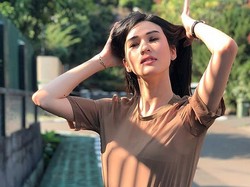 Momen Stevie Agnecya Salat Jamaah Usai Kabar Mualaf