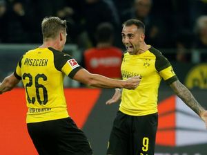 Debut Paco Alcacer di Dortmund: Bikin Gol Lalu Cedera