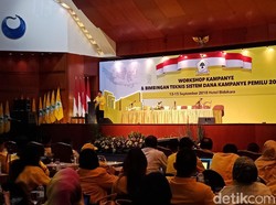 Gapai Basis Massa, Airlangga Ingin Caleg Golkar Aktif di Medsos