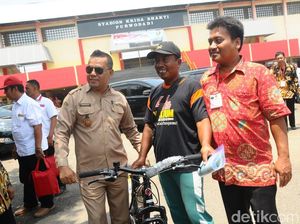 Jokowi Kembali Beri Kuis Berhadiah Pada Warga Grobogan