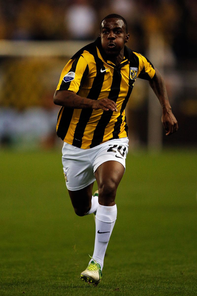 Gael Kakuta ARNHEM, NETHERLANDS - OCTOBER 28: Gael Kakuta of Vitesse in action during the Eredivisie match between Vitesse Arnhem and AZ Alkmaar at Gelredome on October 28, 2012 in Arnhem, Netherlands. (Photo by Dean Mouhtaropoulos/Getty Images)