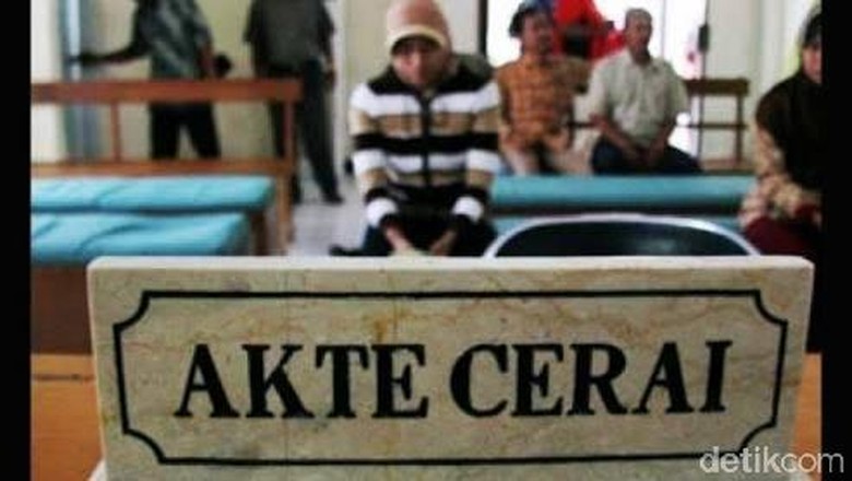 Pernikahan Buram Buruh Migran: Tak Hanya Suami yang Selingkuh