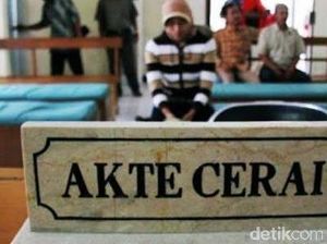 Potret Buram Pernikahan Para Buruh Migran di Blitar Potret Buram Pernikahan Para Buruh Migran di Blitar