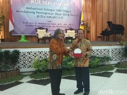 Mahasiswa Demo, Menristekdikti Tegaskan Program Jokowi Pro Rakyat